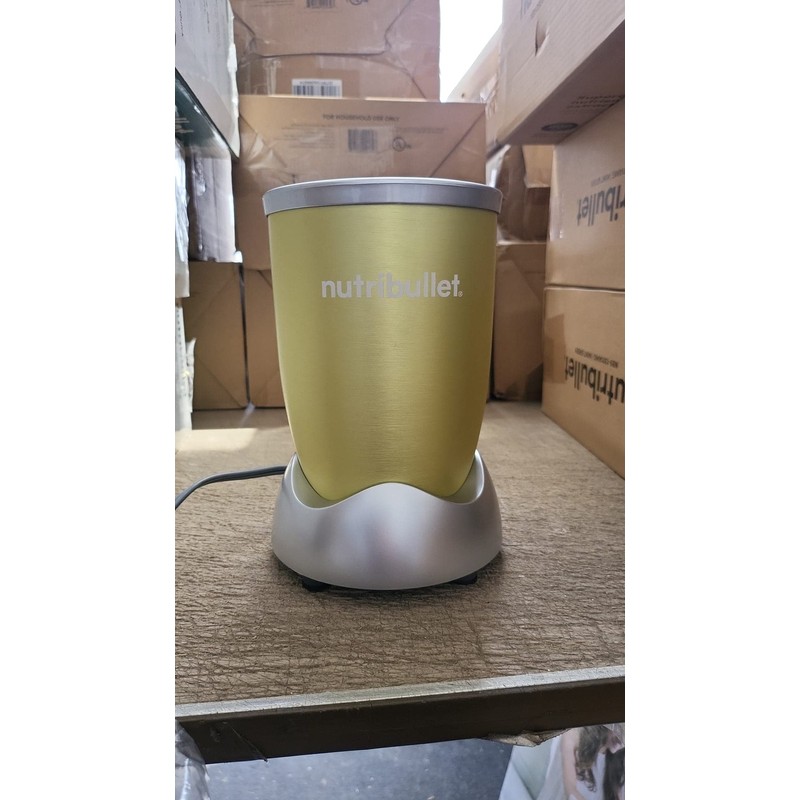 NutriBullet Pro 900 Watt Hi-Speed Blender/Mixer Twist and Blend 9-Piece