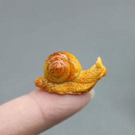 MAGICLULU 8pcs Mini Snail Figurines Realistic Snail Decor for Garden -catching Miniature Statues Charming Decorative Accessories for Desktop Balcony
