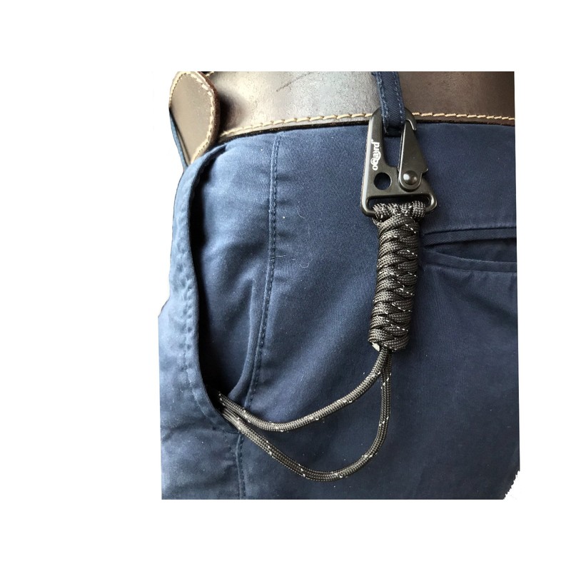 Oqard Reflective Paracord Fire Starter with Clip Hook - Black