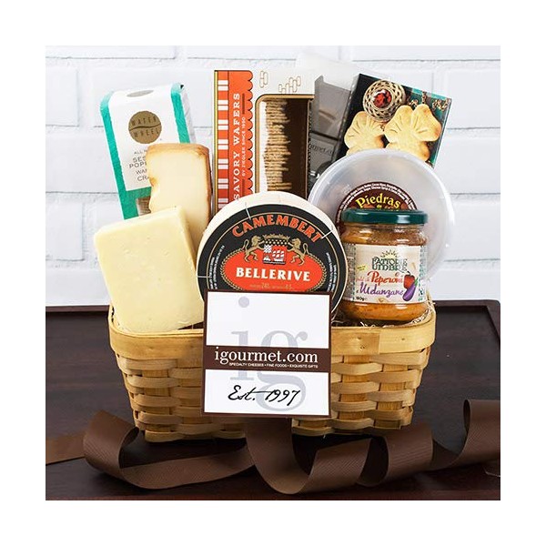igourmet International Connoisseur Gift Basket - Featuring gourmet foods from all corners of the world, an exciting collection of international food favorites