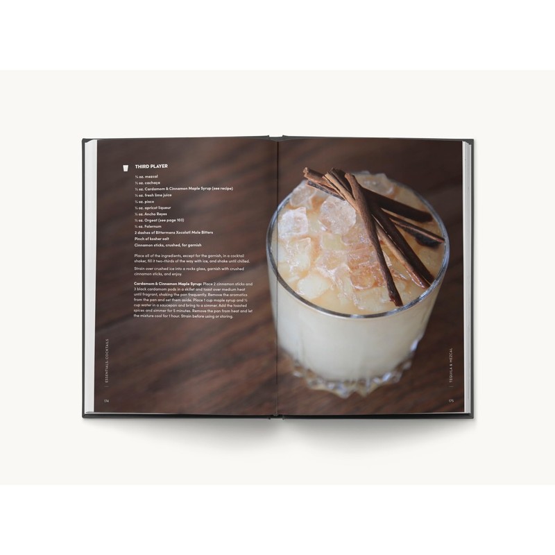 ESSENTIALS: Cocktails: Over 500 Classic Recipes
