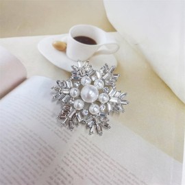 Clear CZ Snowflake Pearl Crystal Christmas Brooch Lapel Pins for Women Lady Dainty Minimalist Rhinestones Winter Flower Brooches Pin Suit Dress Cloth Accessories Fashion Jewelry Gift for Party Xmas Her 42mm (Silver)