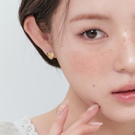 Gold&Deer 14K Goldfield Vintage Lettering Heart Earrings Yellow Gold / 골드앤디어 14K 골드필드 빈티지 레터링 하트 귀걸이 옐로우골드