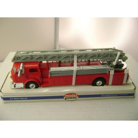 MODEL POWER PLAYART 1:48 RED AMERICAN LA FRANCE FIRE ENGINE LADDER TRUCK NEW