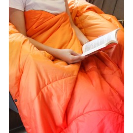 Outdoor Puffy Camping Blanket, Lightweight Down Alternative Puffy Waterproof Stadium Blanket with Portable Bag, Lightweight Camping Blanket for 2 People, Cold Weather, Sports, Travel, Car, 79*54 inch