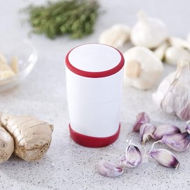 Leifheit Comfortline - Cortador de ajo gourmet | Cortar y rebanar verduras finamente, blanco/rojo