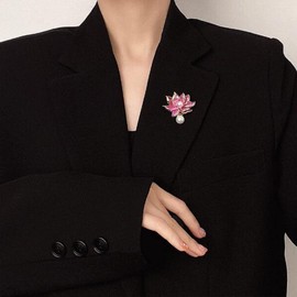 Enamel Lotus Flower Brooch Pin for Women Vintage Pink Plant Shell Pearl Brooches Lapel Pins Elegant Oriental Traditional Dress Culture Accessories Christmas New Year's Party Jewelry Daity Gift (Rose Red)