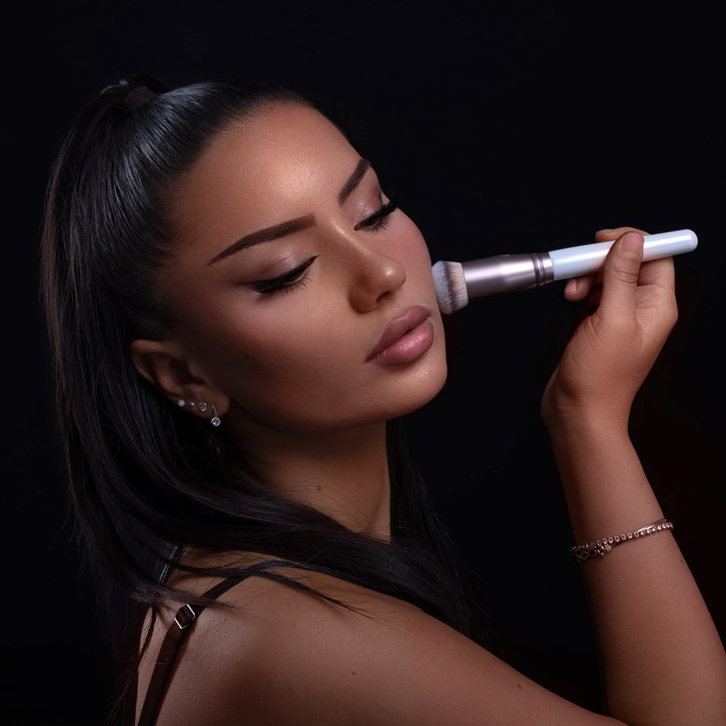 Luvia Make-Up Brush, Blurring Buffer, Foundation Make-Up Brush for Light