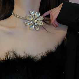 Jumwrit Round Snake Chain Necklace Big Silver Flower Pendant Necklace Chunky Choker Necklace Sparkle Rhinestone Necklace for Women Girls