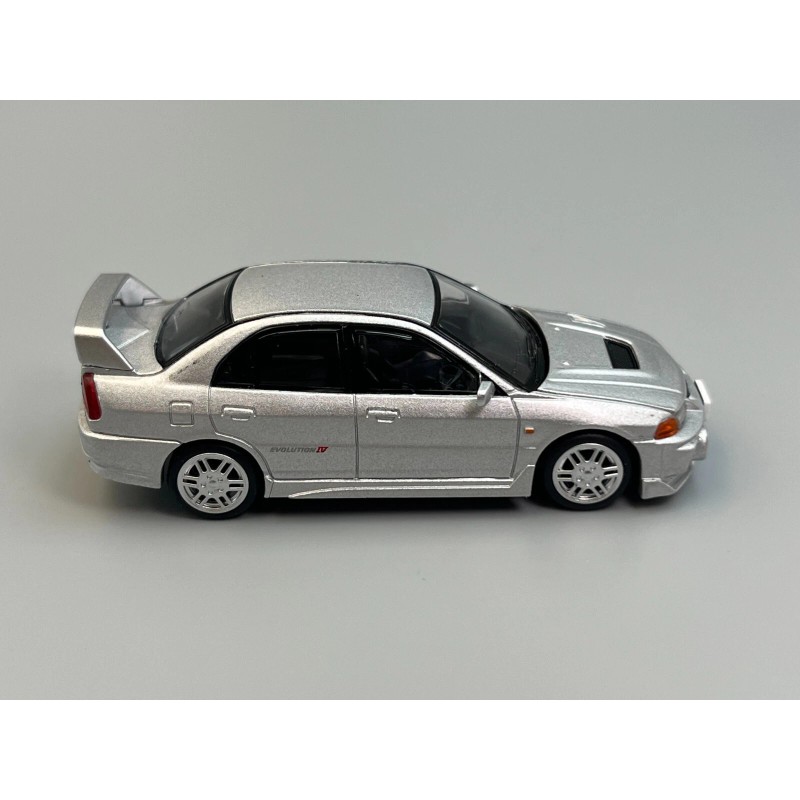 Poprace Mitsubishi Lancer Evolution IV Silver with engine 1/64 Scale