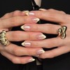 Uñas postizas cortas almendradas con punta francesa en amarillo pastel