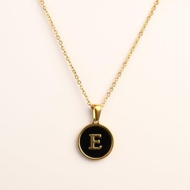 BAUI - Collar para Mujer con Inicial Letra E de Acero inoxidable, Color Negro – Accesorios, Joyería Aesthetic y Duradera - Regalo Ideal para Cumpleaños, Aniversarios, Eventos especiales (E Negra)