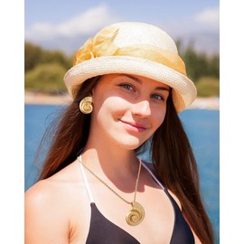 CLOORDE Gold Conch Shell Necklace Earrings Set for Women Chunky Gold Shell Pendant Necklace Trendy Seashell Studs Non Tarnish Summer Beach Surfer Jewelry Accessories Gift for Her