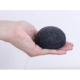 NORI Esponja Facial Konjac Carbon Bambu - LA MAS VENDIDA - KONJAC SPONGE NATURAL - Para piel grasa, acnéica, mixta. Evita puntos negros y previene el acné. Uso diario. Limpia y exfolia tu piel suavemente. BIODEGRADABLE /Rutina de limpieza facial