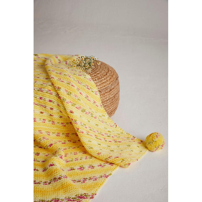 Hayfield Baby Blossom Chunky Knitting Pattern - 5575 Blanket