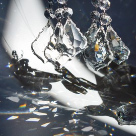 Pack of 20 Clear Crystal Maple Leaf Chandelier Prisms Suncatcher Pendants Hanging Connected Glass Octagon Beads for Chandelier Wedding Home Decor(63mm)