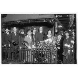 HistoricalFindings Photo: Farrar,Flowers,Crowds,Men,Women,Group Portraits,Trains,Coats,Bain News Service