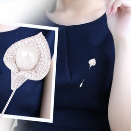 Women Crystal Rhinestone Calla Lily Floral Boutonniere Lapel Stick Pin Brooch Cardigan Scarf Tie Pin Pearl Flower Breastpin Wedding Party Jewelry (Silver)