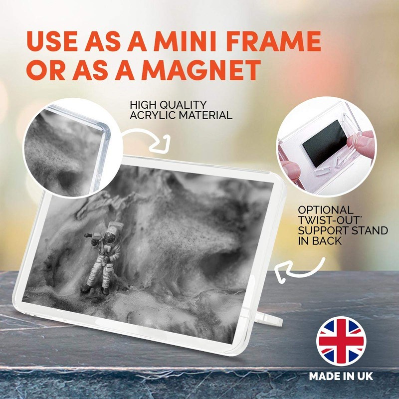 1 x Fridge Magnet - Mini Astronaut Figure Alien Planet