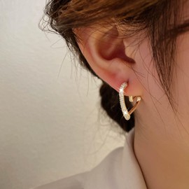 Atentuyi Boho Heart Huggie Earrings Gold Rhinestone Heart Stud Earrings CZ Heart Earrings Crystal Heart Huggie Earrings Hollow Heart Earrings Jewellery for Women and Girls, Crystal