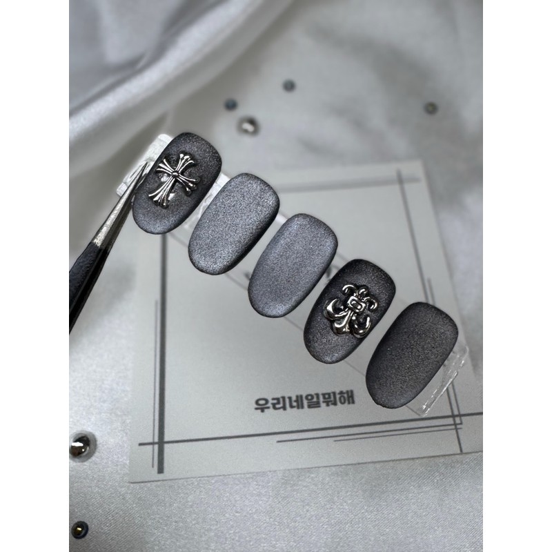 Chrome Eclipse, what are we doing with our nails? handmade