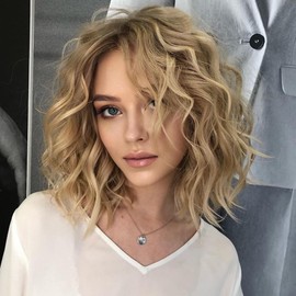 Short Ombre Blonde Layered Wavy Bob Wigs for White Women Synthetic Platinum Blonde Curly Wigs Side Part Blonde Wig with Dark Roots Medium Length Light Blonde Short Hair Wig for Daily Party