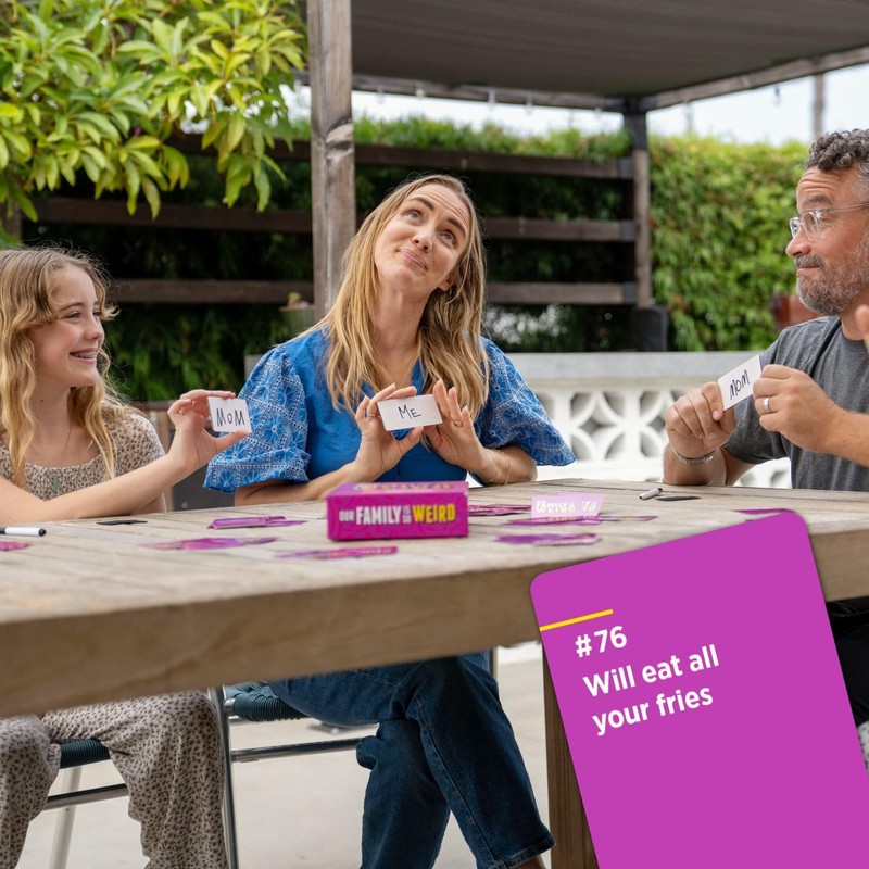 DSS Games Our Family is So Weird [A Family Card
