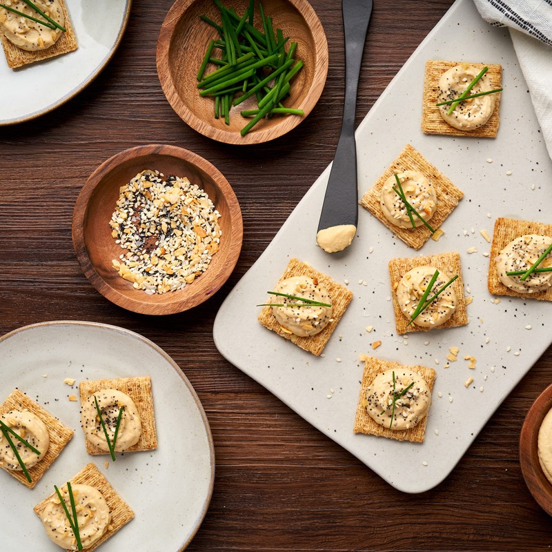 Triscuit Roasted Garlic Whole Grain Wheat Crackers, Lunch Snacks, Bulk