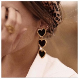 Allereya Vintage Black Heart Earrings Interlocking Heart Earrings Black Enamel Heart Stud Earrings Hanging Love Earrings Jewellery for Women and Girls
