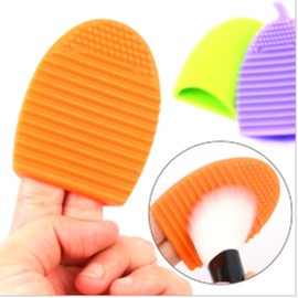 Cleaning plate dedicated to dirty makeup brushes, easy and convenient makeup brush cleaning plate / 더러워진 화장용 브러쉬 전용 세척판 쉽고 간편한 화장붓 세척판