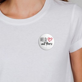HUURAA Button Held with Heart Badge 25 mm with Motif for the Greatest People Gift Idea for Friends and Family