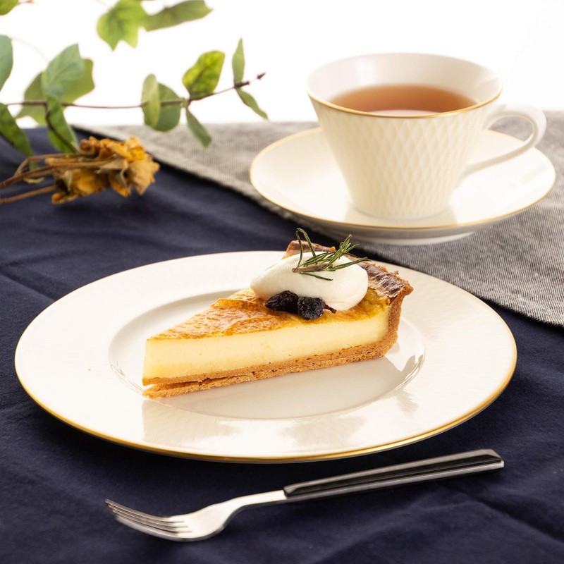 Narumi 52072-1946 Cup and Saucer, Ruffled Gold, 5.9 inches (15