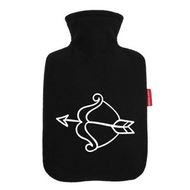 Huuraa Wärmflasche Amors Pfeil Bogen Geschenk 1,8 Liter Black Classic Veloursbezug Amors Pfeil Präsent