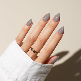 KQueenest Soft Gel Press on Nails Kurz – Sheer Grau Nägel zum Aufkleben Kurz Mandel, Einfarbig Fake Nails mit Kleber, Glänzend Natürlich Künstliche Nägel Set für Frauen, 30 Stück