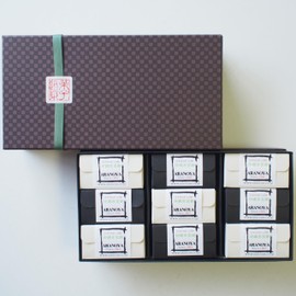 Niinoya Kuro Yokan Mini, Pack of 9
