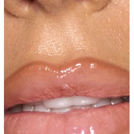 Bálsamo Labial Iluminador Con Péptidos Vainilla 10ml Farmasi