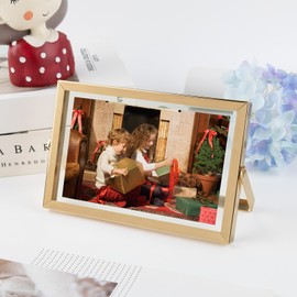 Golden State Art, Light Gold 4x6 Metal Frame - Floating Effect for 3x5, 2x3 or any Smaller Photos with Real Glass for Protection - Elegant Desktop Decor for Home or Office - Horizontal Display