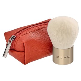 MALU WILZ TOUCH UP BRONZING BRUSH im Täschchen | Kabuki Brush für Bronzer & Puder | Reise-Puderpinsel mit Zip-Tasche | Ultra-weiche Kunstfasern, kompakte Kuppelform | Ideal für unterwegs