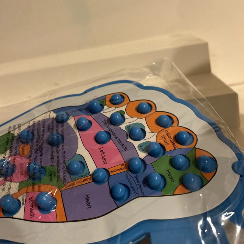 Brookstone Reflexology FOOT MASSAGE PLATE REDUCES TENSION RELIEVES PAIN NIB