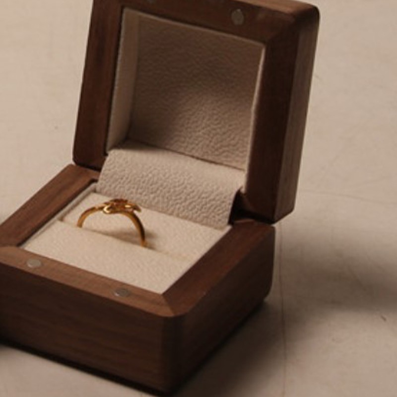 Wooden Ring Box Retro Elegant Square Engagement Ring Box with