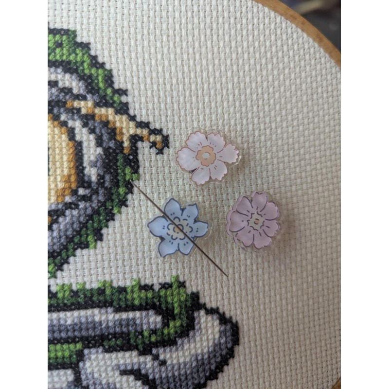 Pastel Flowers Mini Magnetic Acrylic Needle Minder Set