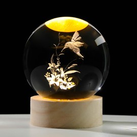Arikyrist 60mm Crystal Hummingbird Figurines Gifts with Wooden Base, 3D Glass Sphere Paperweight Laser Engraved Humming Birds Figurines Night Light Decoration for Home Office.