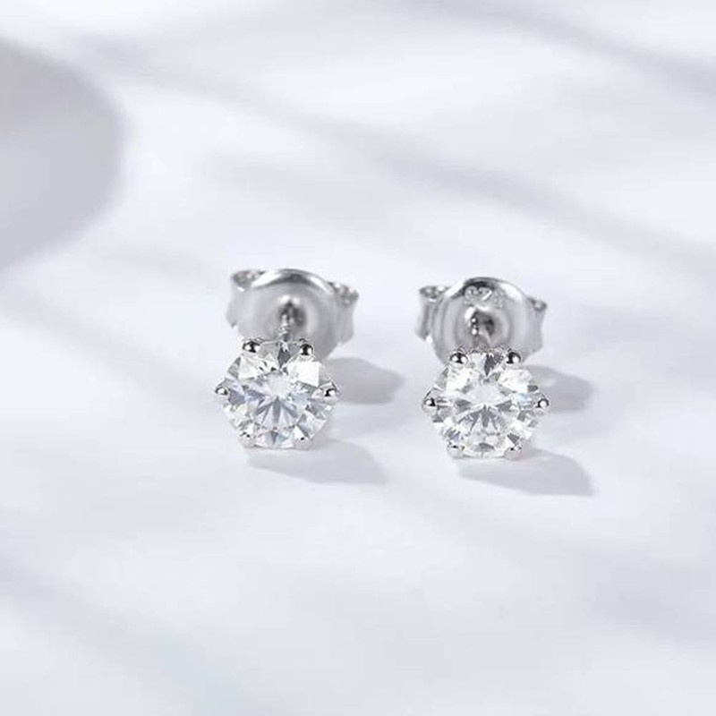 Moissanite is okay. I won’t accept it. / 모이사나이트 괜잖아요.안받을게요.