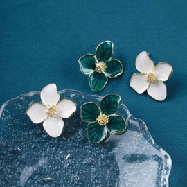 Allereya Vintage Flower Stud Earrings Oil Flower Earrings Matte Flower Earrings White Flower Stud Earrings Jewelry for Women and Girls (White)