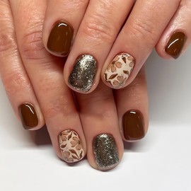 BFY Fall Press on Nails Short Square Fake Nails, Brown Flowers Silver Glitter Acrylic Nails, Natural Fit Glossy Gel Manicure Stick on Nails with Glue, Thanksgiving False Nails Kit 12Sizes 24Pcs