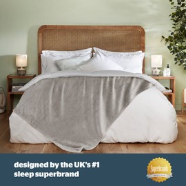 Silentnight Supersoft Fleece Throw Blanket - Versatile Fluffy Throw for Bed Sofa and Couch Crafted from Warm Cosy Super Soft Fleece - Silver - 130 x 150cm