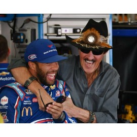 BEAUTIFUL NASCAR DRIVER RICHARD PETTY AND BUBBA WALLACE   8X10 PHOTO W/ BORDERS