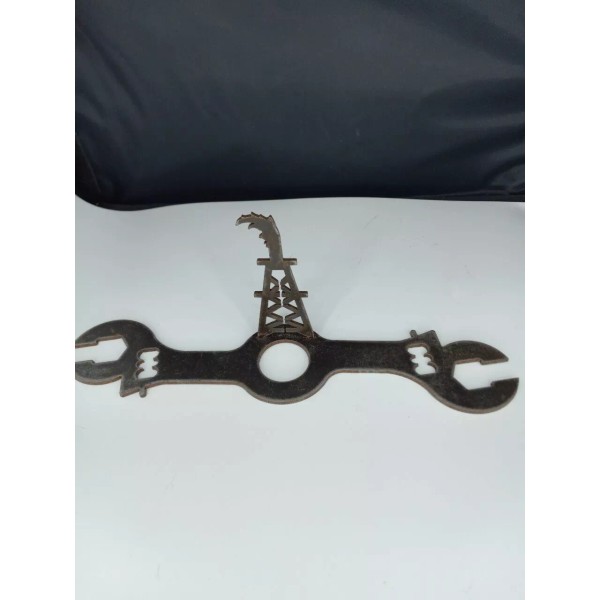 Metrotex Laser Cut Oil Derrick With Flame, And 2-Stem For