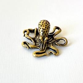 Aorvoras Miniature Octopus Figurine, Brass Octopus Figurines, Retro Octopus Statue Ornament, Dollhouse Miniature Octopus, Mini Micro Garden Landscaping Decoration