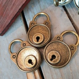 Antique Bear Bronze Padlock with Key for Interior Decor Accessory